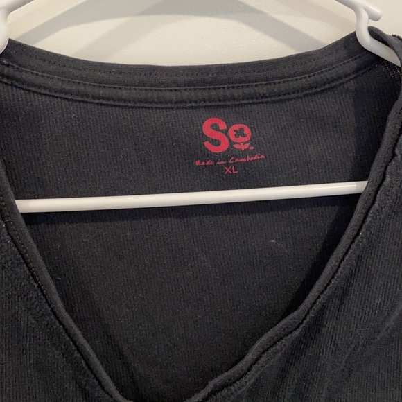 ⭐️2/$6- Black long sleeve v neck shirt - Picture 2 of 3